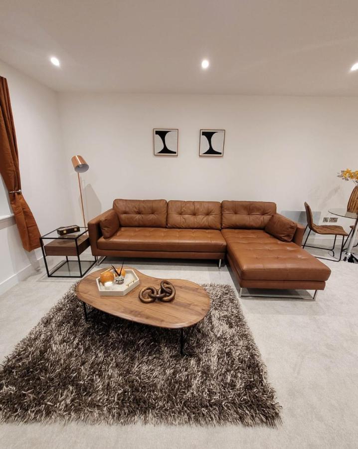 Luxury 1 Bed Apartment In The Centre Of Rochester Wainscot エクステリア 写真