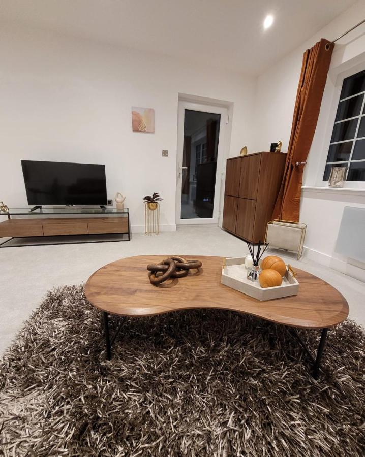 Luxury 1 Bed Apartment In The Centre Of Rochester Wainscot エクステリア 写真