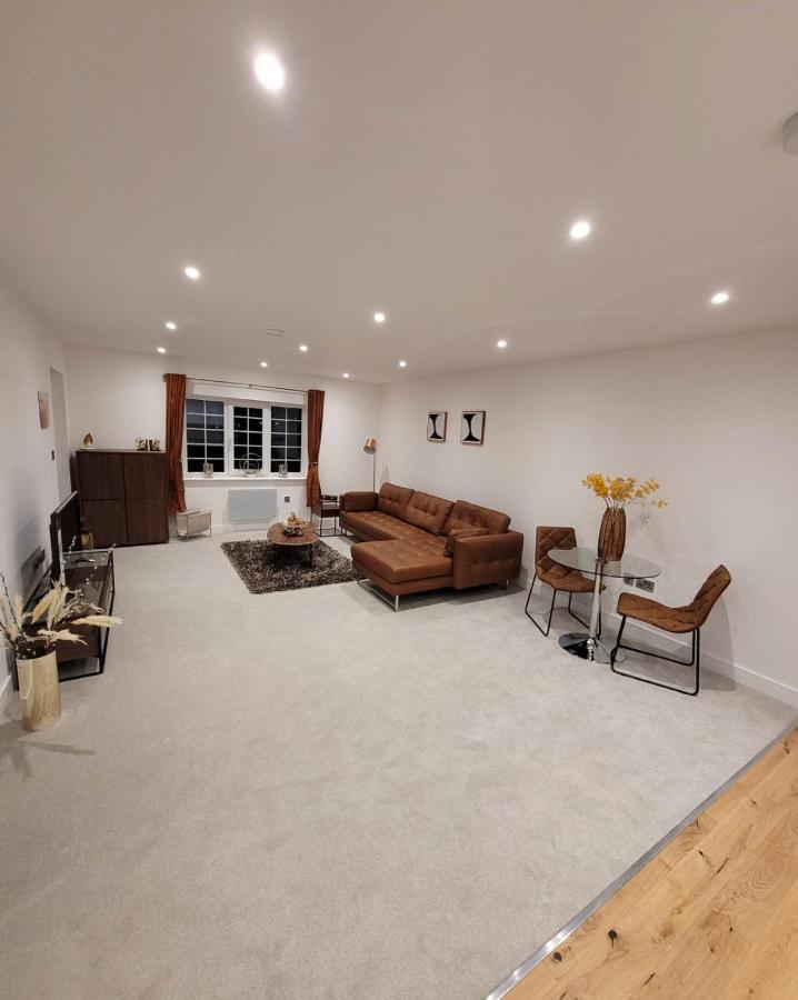 Luxury 1 Bed Apartment In The Centre Of Rochester Wainscot エクステリア 写真